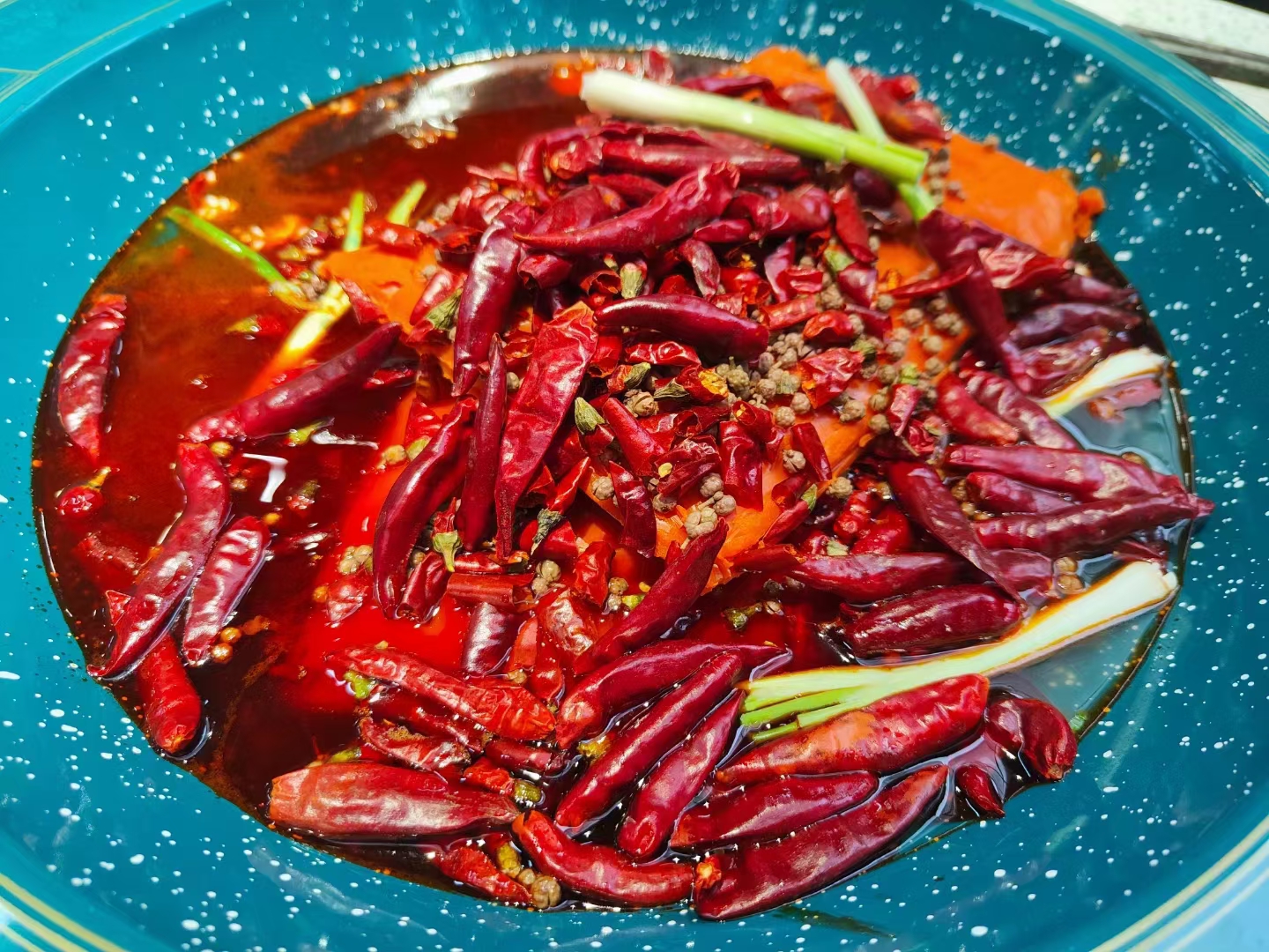 火鍋底料廠家-成都重慶火鍋底料產(chǎn)品批發(fā)，火鍋品類新發(fā)展在哪里(圖5)